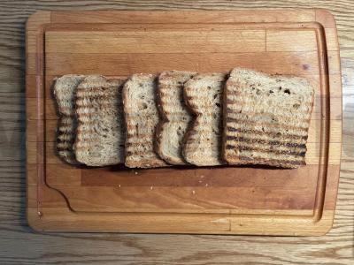 Naudingos tostai su avokadu, kiaušiniu ir granatu Žingsnis 5