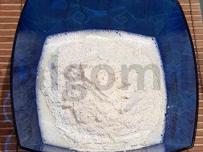 Šarlotė su spanguolėmis Žingsnis 2