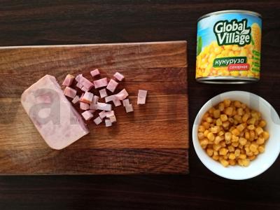 Šalotinis salotas su kumpiu ir kukurūzais Žingsnis 1