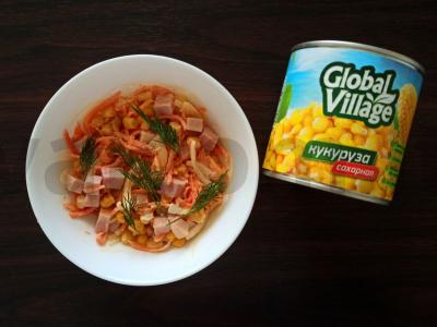 Šalotinis salotas su kumpiu ir kukurūzais pagrindine nuotrauka