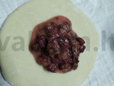 Švieži pyragėliai su miško uogomis Žingsnis 3