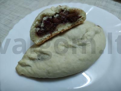 Švieži pyragėliai su miško uogomis pagrindine nuotrauka