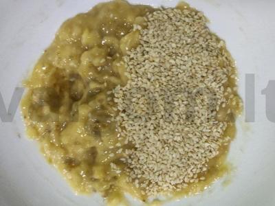 Avižiniai blynai su bananais, gervuogėmis ir sezamu Žingsnis 2
