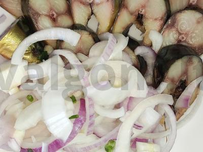 Greitai marinuoti svogūnai žuviai Žingsnis 2