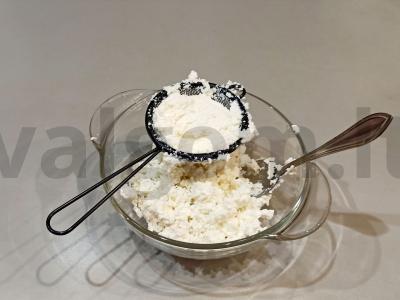 Varškės apkepas su manų kruopomis ir uogiene Žingsnis 2