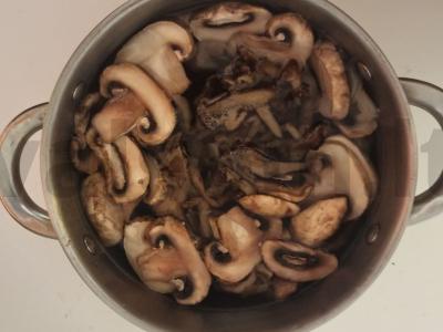 Vegetariškas grybų sriuba su kruopomis ir daržovėmis Žingsnis 1