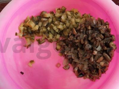 Žieminis salotas su pievagrybiais Žingsnis 2