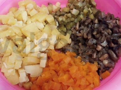 Žieminis salotas su pievagrybiais Žingsnis 4