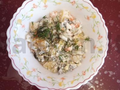 Žieminis salotas su pievagrybiais pagrindine nuotrauka