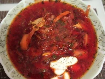 Burokėlių sriuba su vištiena pagrindine nuotrauka