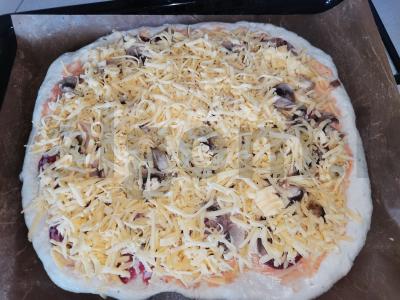 Pica „Naminė“ su saliami ir pievagrybiais Žingsnis 5