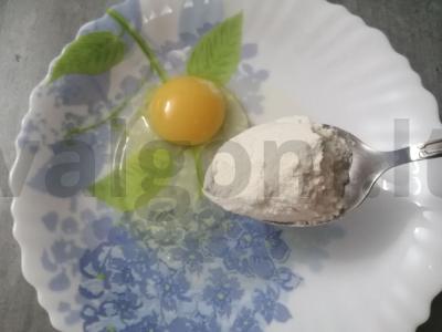 Baklažanų ritinėliai su pomidoru Žingsnis 2