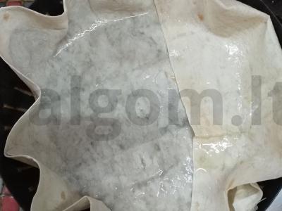 Keptas špinatas su kiaušiniu ir sūriu ant lavašo Žingsnis 1