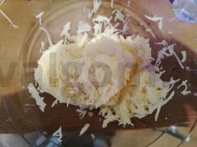 Bulvių blynai su kvietine miltais Žingsnis 1