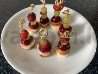 Vaisių kanapės su bandelėmis Žingsnis 2