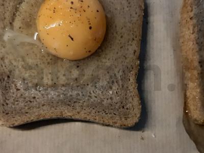 Keptas sumuštinis su kiaušiniu ir sūriu Žingsnis 2