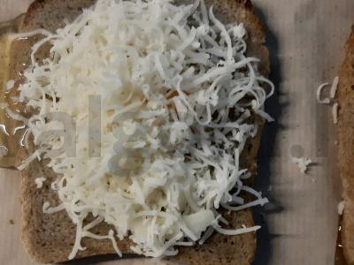 Keptas sumuštinis su kiaušiniu ir sūriu Žingsnis 3