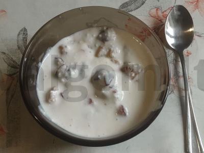 Varškės ir vaisių mišinys su grietinėle pagrindine nuotrauka