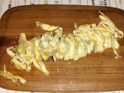 Salotas „Bela“ su virta vištienos krūtinėlės filė Žingsnis 3