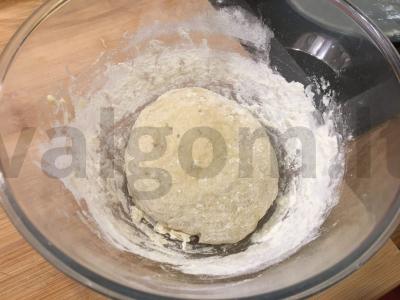 Pica „3 sūrių ir pepperoni“ Žingsnis 1