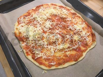 Pica „3 sūrių ir pepperoni“ Žingsnis 4