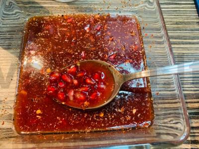 Kepti kiaulienos šonkauliai su granatais Žingsnis 4