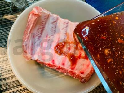 Kepti kiaulienos šonkauliai su granatais Žingsnis 5