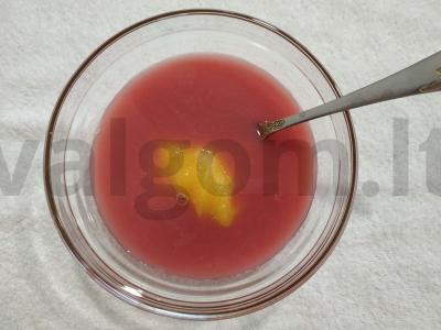 Granatų sultys su medumi Žingsnis 2