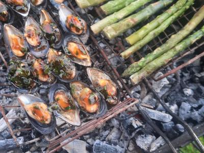 Jūros gėrybės ir šparagai ant grotelių pagrindine nuotrauka