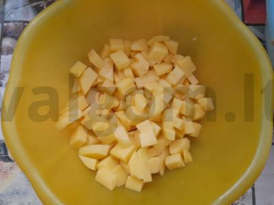 Vištienos sriuba su vermišeliais ir bulvytėmis Žingsnis 3