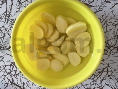 Vištienos blauzdelės, grybai ir bulvės, keptos orkaitėje Žingsnis 2