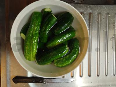 Aštrūs marinuoti agurkai Žingsnis 1