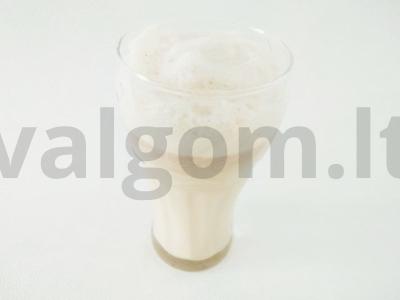 Kokteilis su migdolų pienu pagrindine nuotrauka