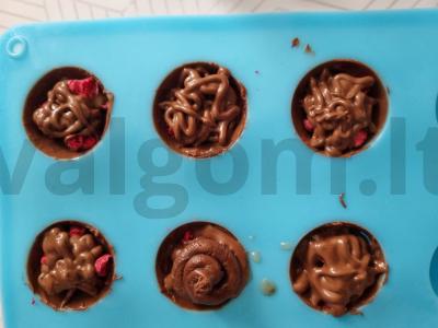 Šokoladiniai saldainiai su pušų riešutais ir avietėmis Žingsnis 4
