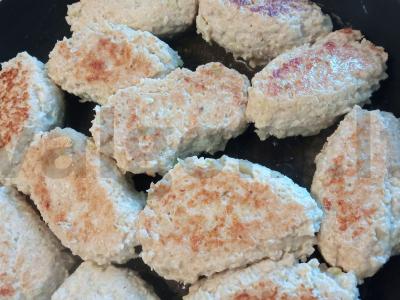 Vištienos kotletai su kopūstais pagrindine nuotrauka