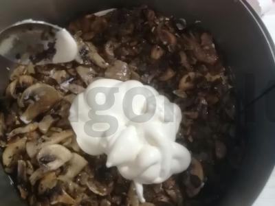 Salotas su ananasais, vištiena ir grybais Žingsnis 5