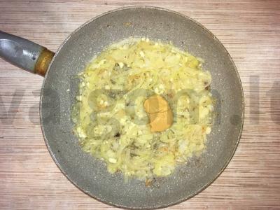 Kvapnus troškintas triušis grietinės padaže Žingsnis 3