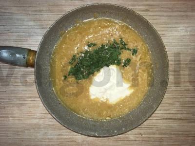 Kvapnus troškintas triušis grietinės padaže Žingsnis 4