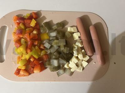 Skani salotos su rukola ir karamelizuotomis dešrelėmis Žingsnis 1