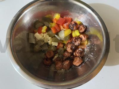 Skani salotos su rukola ir karamelizuotomis dešrelėmis Žingsnis 5