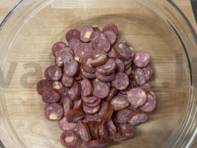 Salotas „Bavarijos“ su rūkytomis dešrelėmis Žingsnis 1