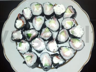 Sushi su bekonu pagrindine nuotrauka
