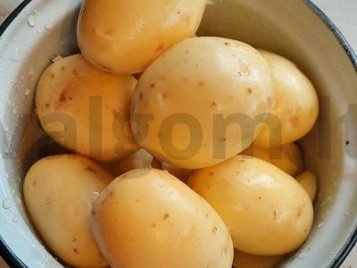 Jauni bulvės su grybais, svogūnais ir sviestu Žingsnis 5