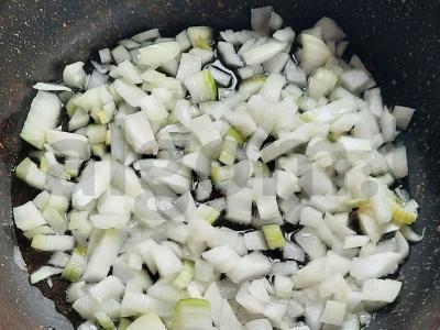 Jauni bulvės su grybais, svogūnais ir sviestu Žingsnis 6