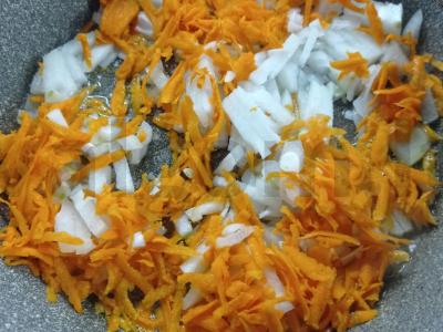 Sultingas sriuba su meatballs Žingsnis 1