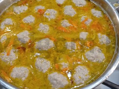 Sultingas sriuba su meatballs Žingsnis 5