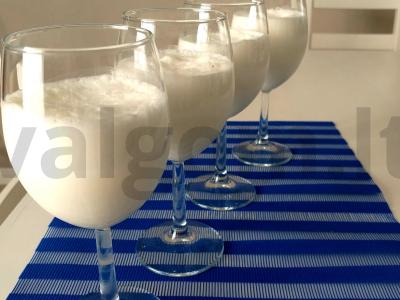 Pieno kokteilis pagrindine nuotrauka