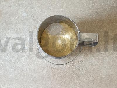 Kukurūzų miltų keksiukai su razinomis ir apelsinų sultimis Žingsnis 4