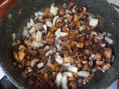 Sluoksniuotas salotas „Gribukas ant pievelės“ Žingsnis 3