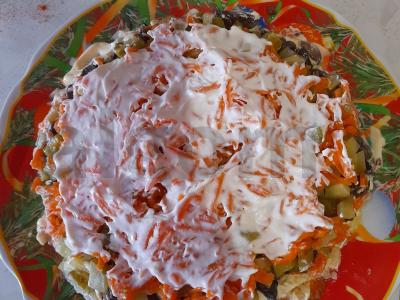 Sluoksniuotas salotas „Gribukas ant pievelės“ Žingsnis 5